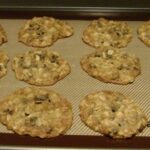 Mom's Chocolate Chip Oatmeal Cookies