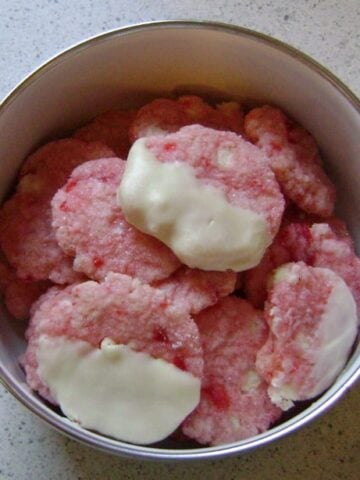 white chocolate cherry shortbread