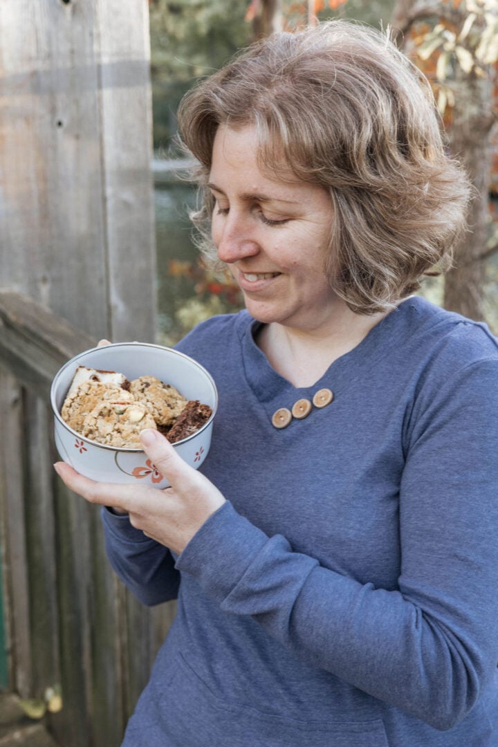 Leona Konkel gazes at a bowl of cookies she holds. Photo credit: Heart from Home Photography.