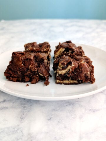 Cut s'mores brownies on a plate.